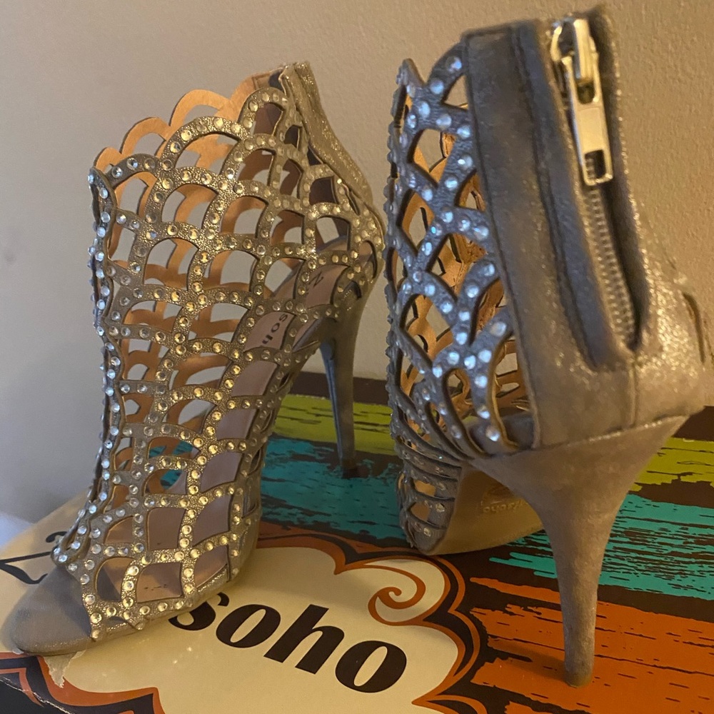 7.5 silver diamond sparkle Zigi Soho heels
